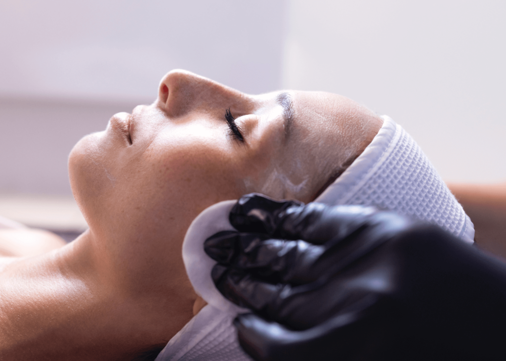 Lumina Skincare Lounge Facial